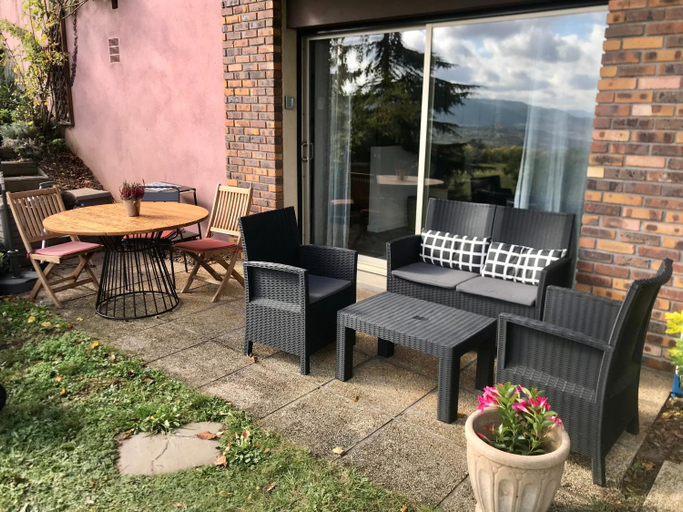 Others 2, Chez Isa, loft 55m2, jardin, vue, parking, entree autonome, Puy-de-Dôme