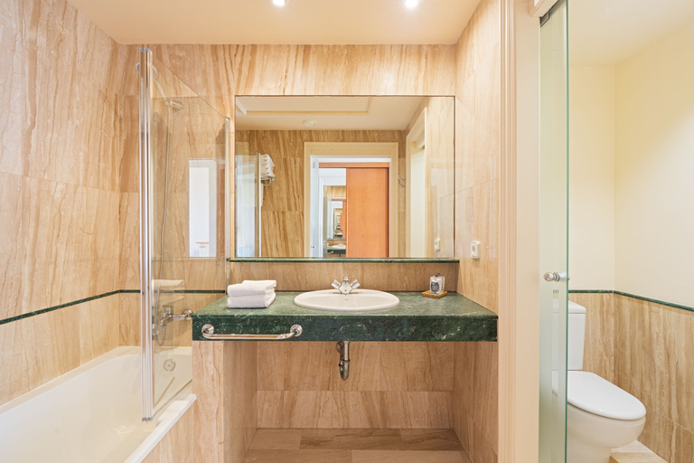 Bathroom 3, Marea Aparthotel, Barcelona