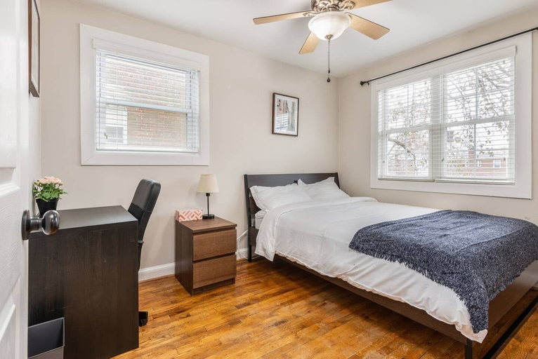 Room 3, Gorgeous Home 10 min to DC by CozySuites, Alexandria