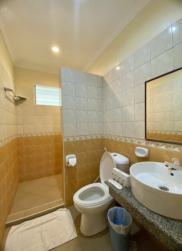 Bathroom 5, Panglao Regents Park Resort, Panglao