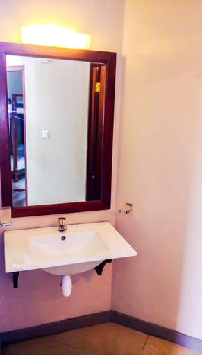 Bathroom 2, The Youth Hostel - It's a Youth Fame, Habaraduwa