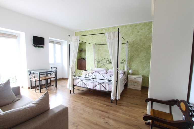 Bedroom 2, Nest on the Lake, Como