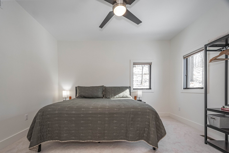 Bedroom 2, Raven's Hollow, Garrett