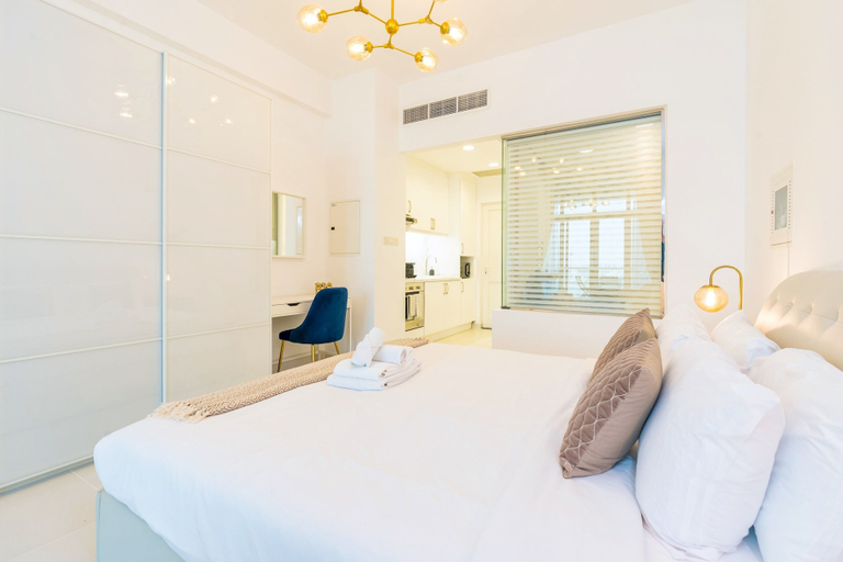 Room 2, Gorgeous Studio with breath-taking Palm Views, Dubai