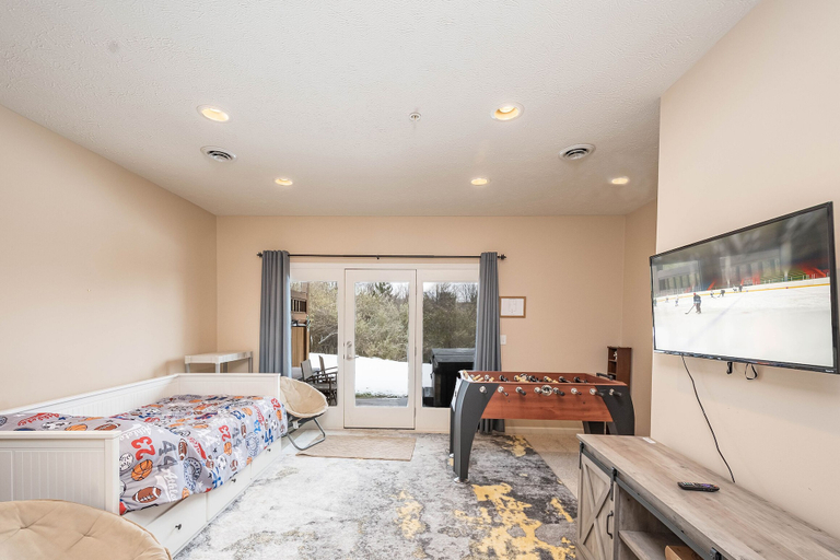 Bedroom 2, Lake Therapy, Garrett