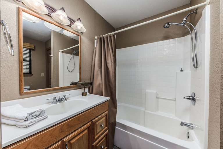 Bathroom 4, Hart Cabin, Lincoln