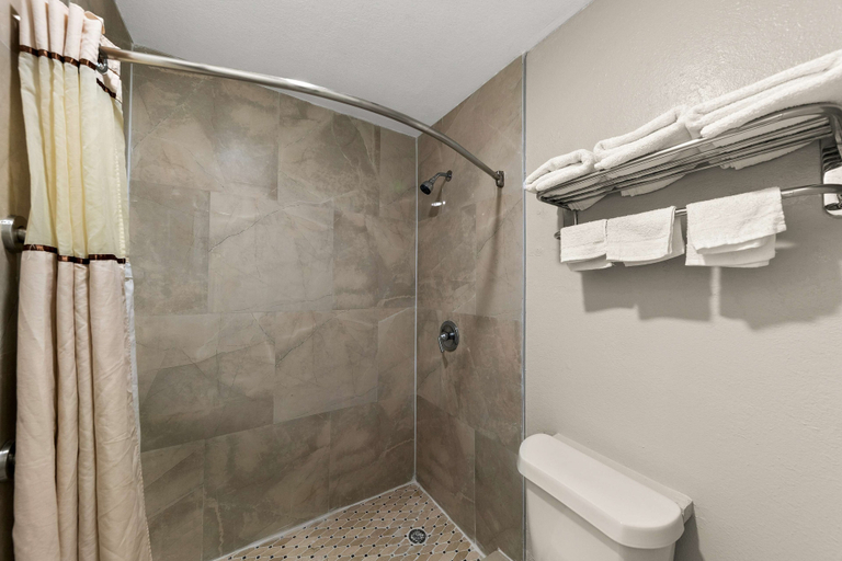 Bathroom 5, Americas Best Value Inn Bonham, Fannin