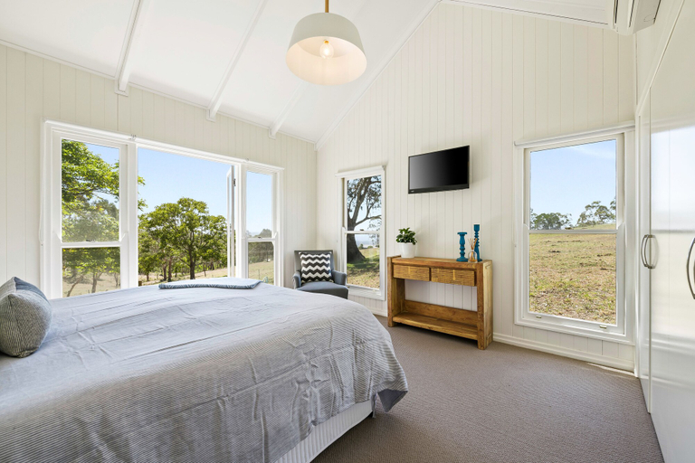 Bedroom 2, Hollow Tree Farm - Peace and Quiet on 30 Acres right in Toowoomba, Toowoomba - North-East