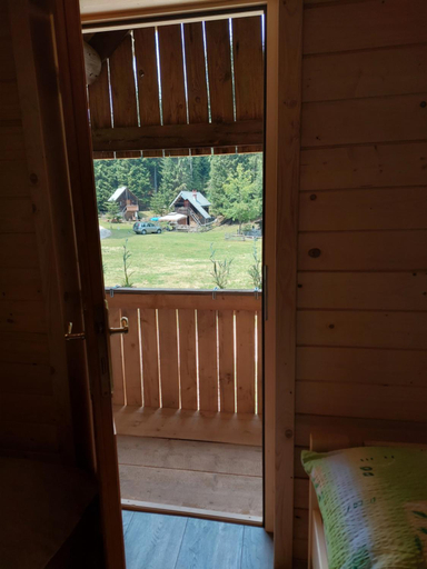 Others 5, Hut Vaznik, Bled