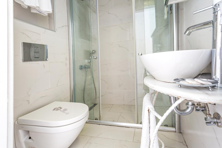 Bathroom 3, Club Çapa Otel, Kaş