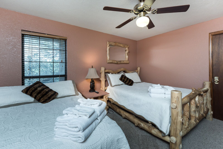 Bedroom 2, 2 Sisters Mountain Home, Lincoln