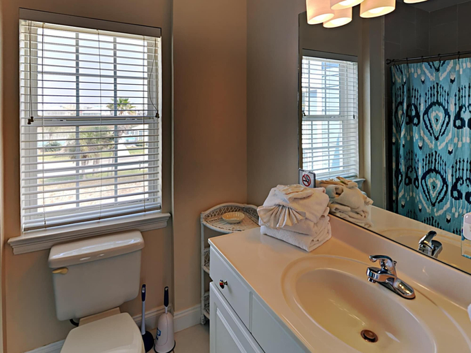 Bathroom 4, Seahawk South by Southern Vacation Rentals, Baldwin