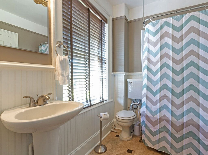 Bathroom 3, Southern Belle 3, Chatham