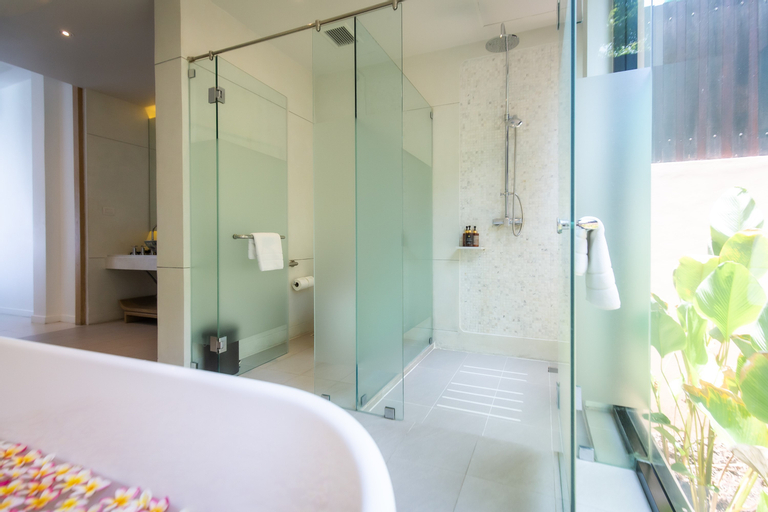 Bathroom 14