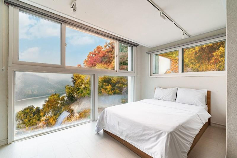 Bedroom 2, Gapyeong VIP Pool Villa, Gapyeong