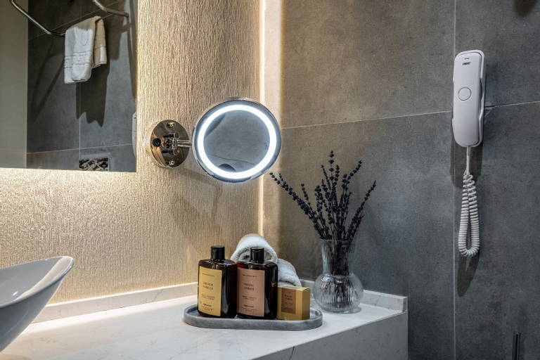 Bathroom 10