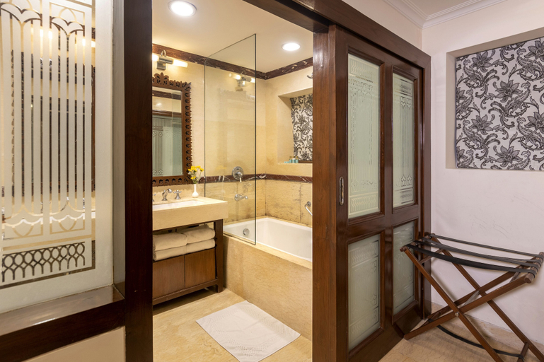 Bathroom 3, The Claridges Nabha Residence, Dehradun