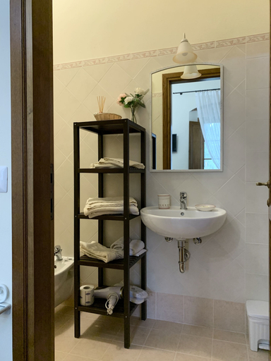 Bathroom 3, Castellinuzza, Florence