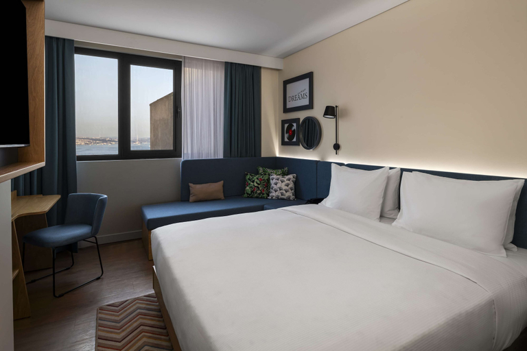Bedroom 2, Hampton By Hilton Istanbul Sirkeci, Fatih