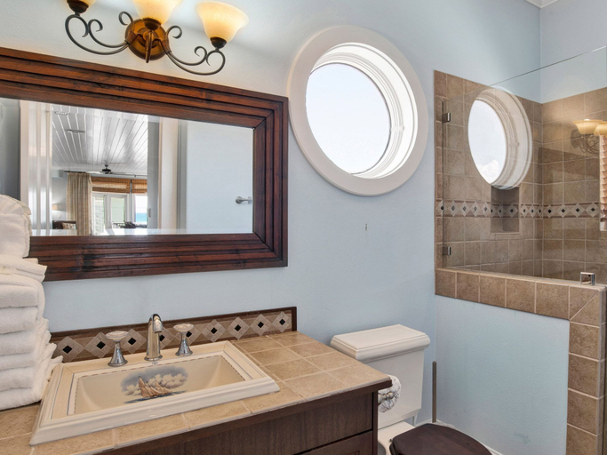 Bathroom, La Casa Fole' by Southern Vacation Rentals, Escambia
