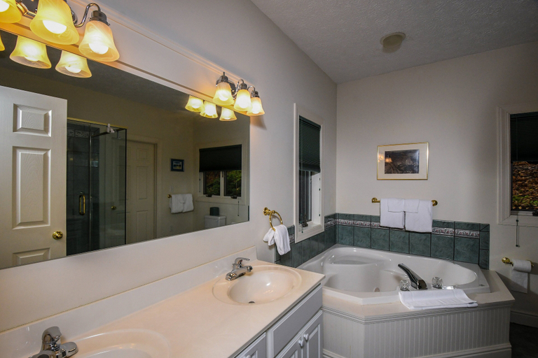 Bathroom 4, Changes in Attitude, Garrett