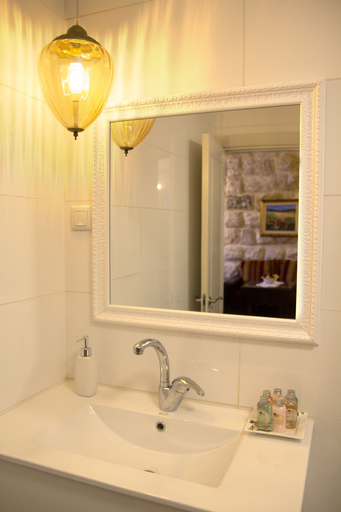 Bathroom 5, Beit Shalom Historical Boutique Hotel, Marjaayoun