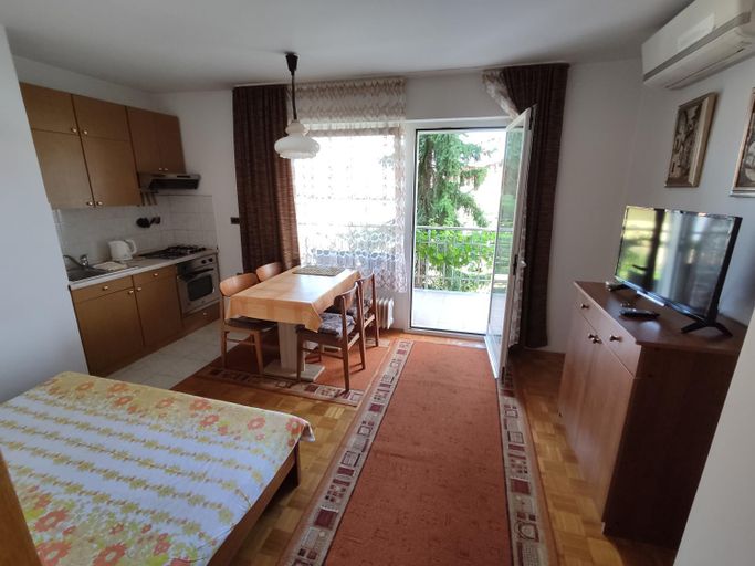 Others 5, Apartmaji Samec, Izola