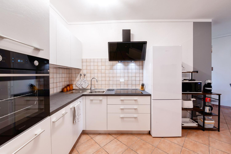 Food & Drinks, Wolf House - Peschiera Holiday - Jacuzzi Privata, Verona