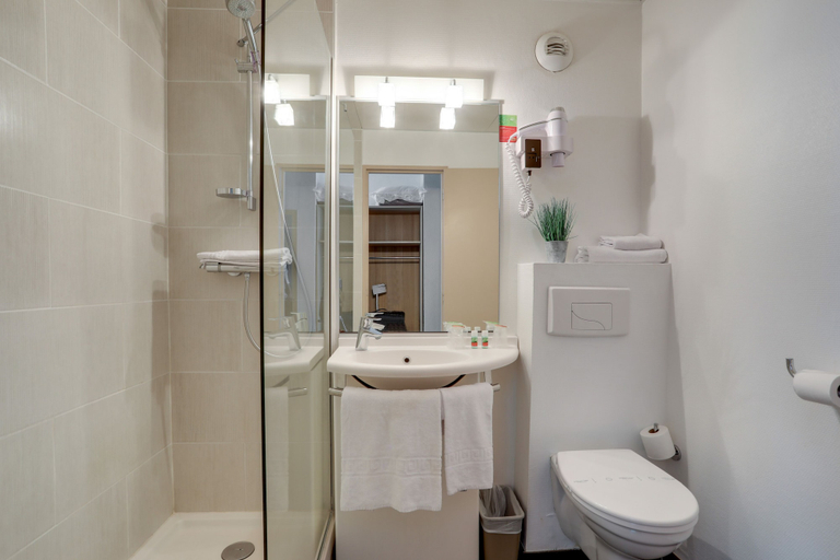 Bathroom 4, Chagnot, Nord