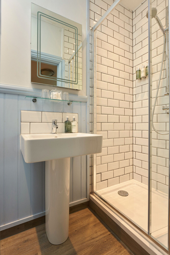Bathroom 5, Rashleigh Arms, Cornwall