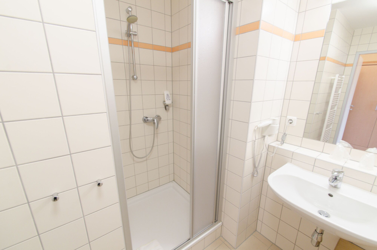 Bathroom 4, JUFA Hotel Fürstenfeld, Hartberg-Fürstenfeld