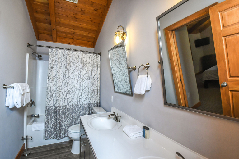 Bathroom, Mountain Crest Villa, Garrett