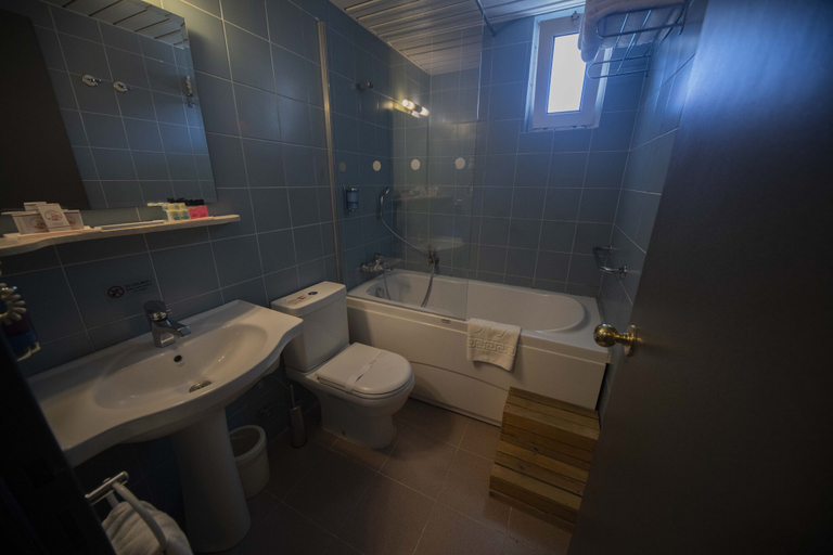 Bathroom, Herakles Thermal Hotel, Akköy