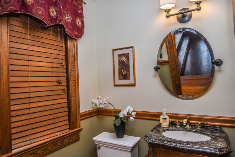 Bathroom 3, Sailor's Point, Garrett