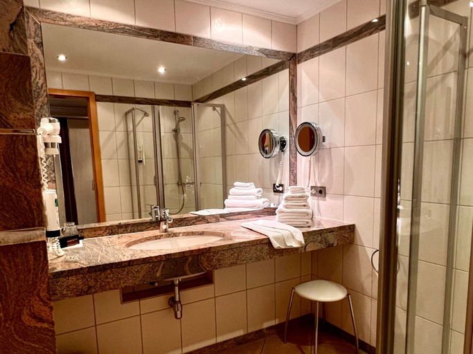 Bathroom 4, Landhotel Heimathenhof, Aschaffenburg