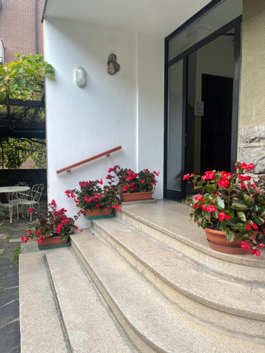 Nuova Casa vacanze nonna Prassede con giardino e posto auto, Lecco