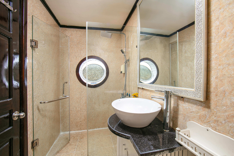 Bathroom 4, Halong Fantasea Cruise, Hạ Long