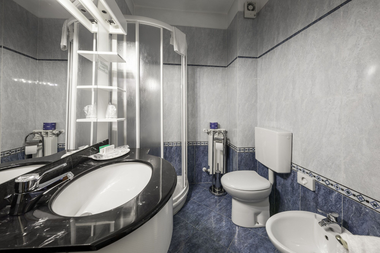 Bathroom 4, Hotel Elena, Aosta