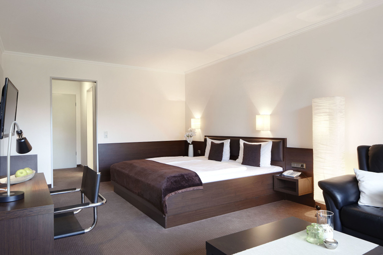 Bedroom 3, Nordica Hotel Berlin, Dithmarschen