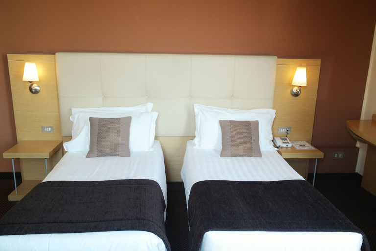 Bedroom 2, Vittoria Hotel, Padua