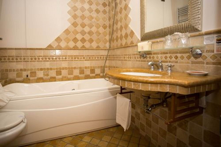 Bathroom 5, Hotel Tritone, Messina