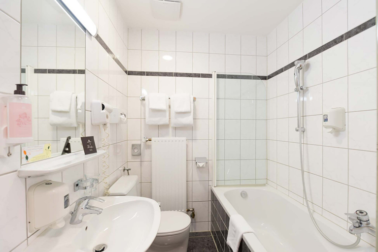 Bathroom 5, Hotel Süd art, Graz