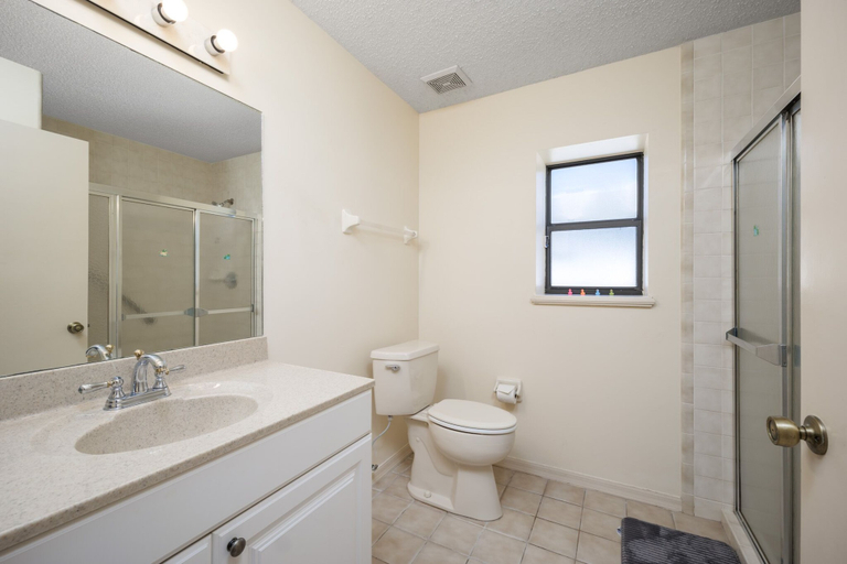 Bathroom 4, Dolphin Dream, Flagler