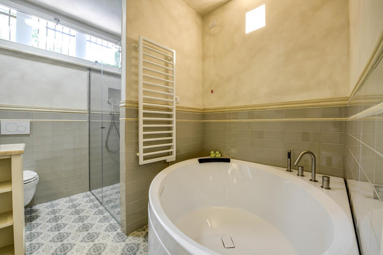 Bathroom 1, Villa Caterina, Brescia