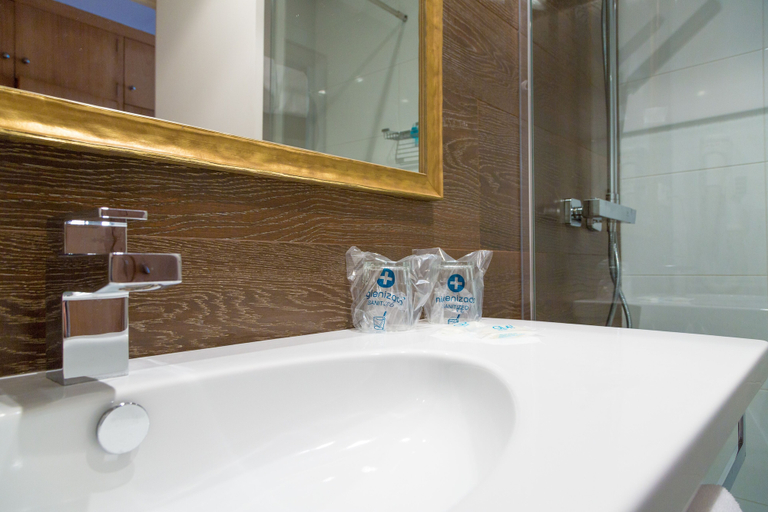 Bathroom 4, Hotel Los Arces, Cantabria
