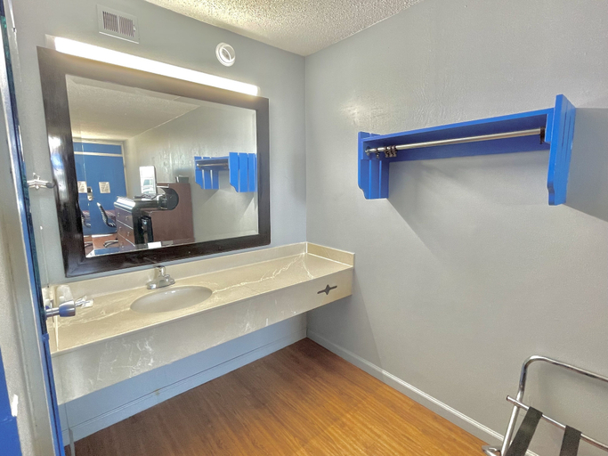 Bathroom 4, Rodeway Inn Nashville Donelson, Davidson