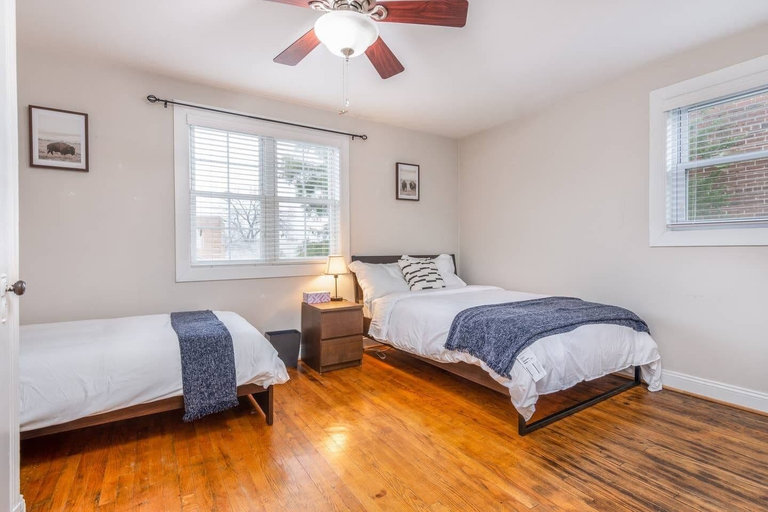 Room 2, Gorgeous Home 10 min to DC by CozySuites, Alexandria