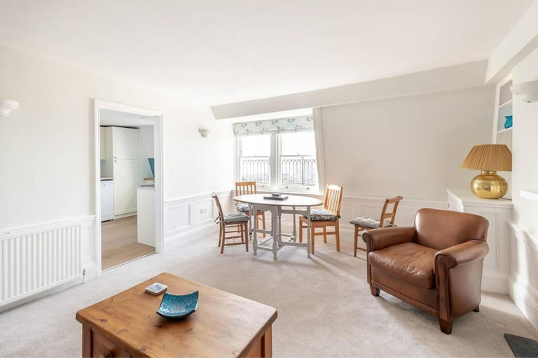 Others 5, Rooftop Retreat - 2 Double Beds w/ Stunning Views, Bath and North East Somerset