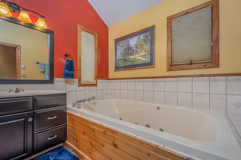 Bathroom 3, Panoramic Splendor, Garrett
