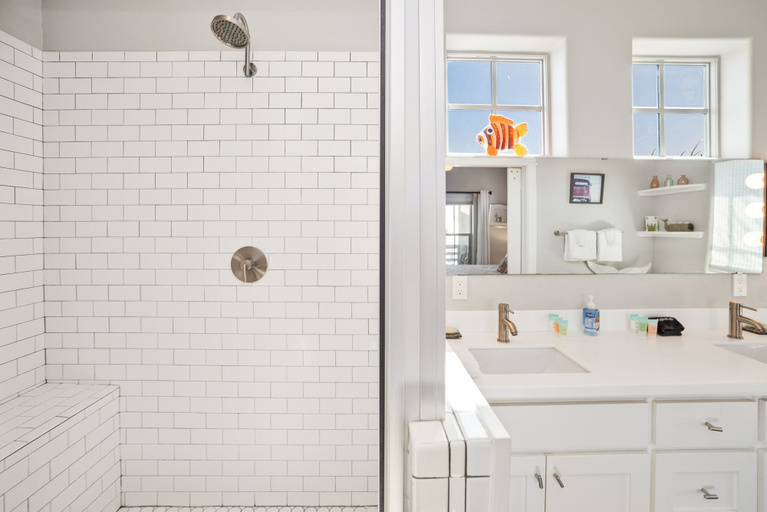 Bathroom 4, The Oyster House - Pet Friendly, Nueces